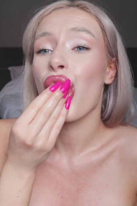 سخيف حلقي والبصق على الوجه. استمني لي