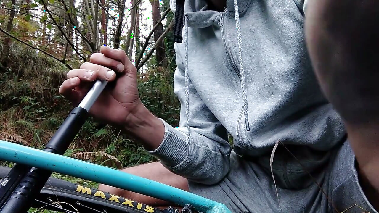 My Bicycle Wheel Punctured and I Ended up Giving the Inflator a Great Blowjob! Stranger Saw Me