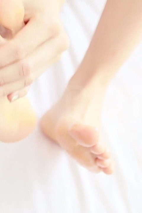 Stepdaddy Fills My Feet with His Milk