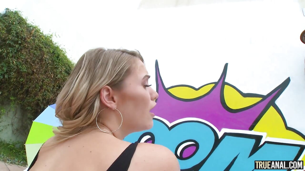 True Anal - Mia Malkova那多汁的泡泡屁股被张开