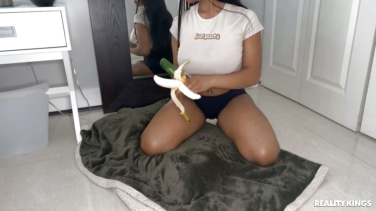 Big Naturals - Lily Starfire решила сегодня тот день, когда она сосет глотку