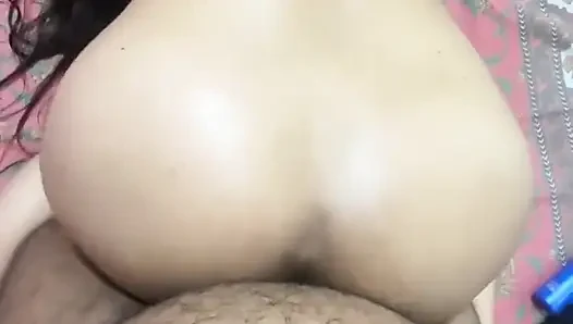 Seksi yenge anal amcık sikişi