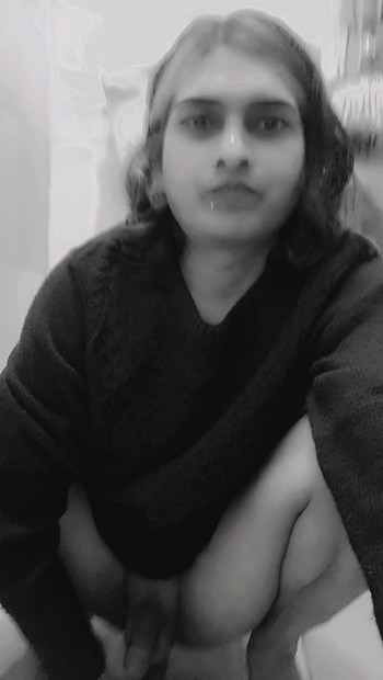 Zoyasazadai alone in a toilet inside
