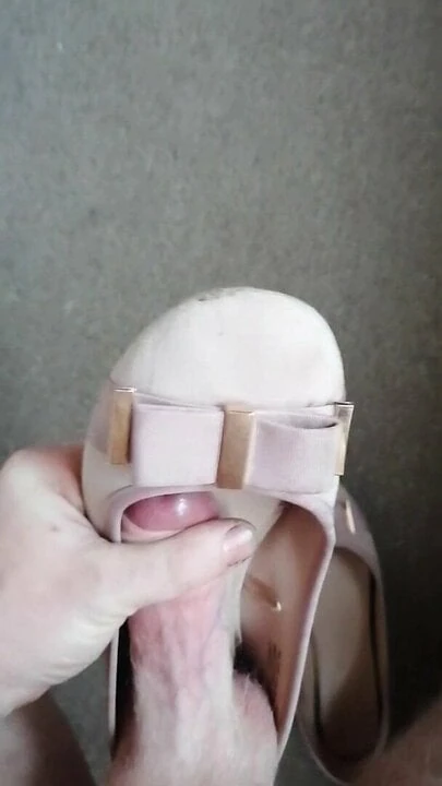 Sborra nei panni della moglie