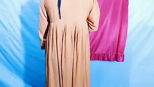 Hintli Çin yemeği yaptı ve sonra karısıyla seks yaptı