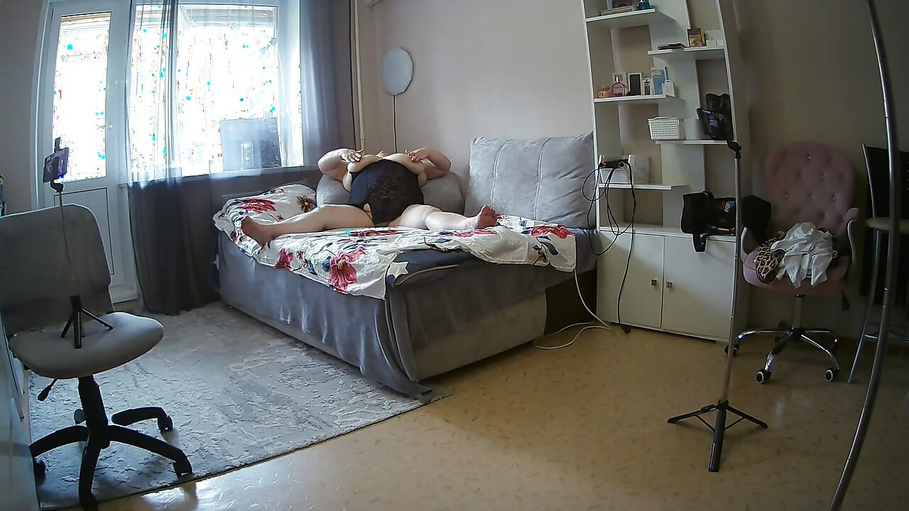 Mother-in-law with big round ass, hairy cunt and huge tits staged a sex show