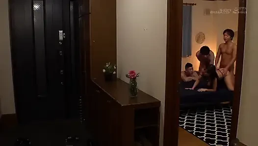 Tante seksi jepang menggoda tetangganya untuk ngentot habis-habisan sama cowok berotot di rumah Bagian.3