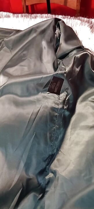 Ejaculating my sperma on the lining of a fake fur ladycoat