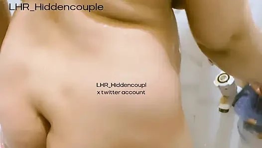 Mergokin istriku yang masih muda lagi mandi - exclusive cam!