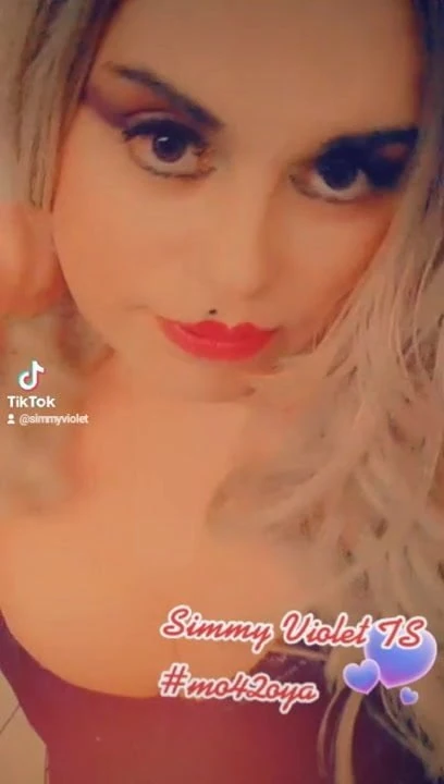 Simmy Violet TS Dancing showing a nipple