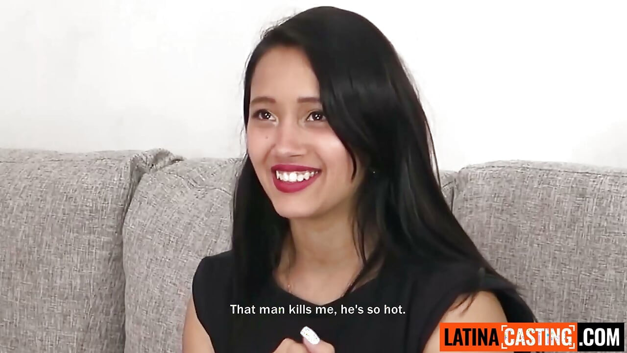 Den här LATINA-valedictorianen behöll sina tajta trosor på... medan jag borrade upp hennes TRÅNGA FITTA