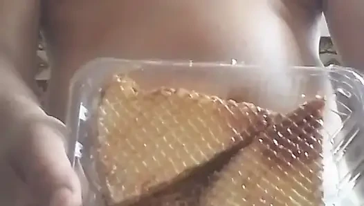 Elektro stime seks oyuncağı boşalıyor Pasta döl yeme. Sperm pastamın dölünü yiyorum. Güçlü elektro stime seks oyuncağı