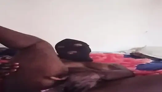 Winziger, tanzen und masturbieren