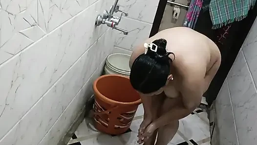 Home Made MMS Video in a Loud Campaign in a Naked Shower