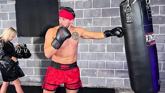 Oben-ohne-boxen: Lora Cross gegen sam stout