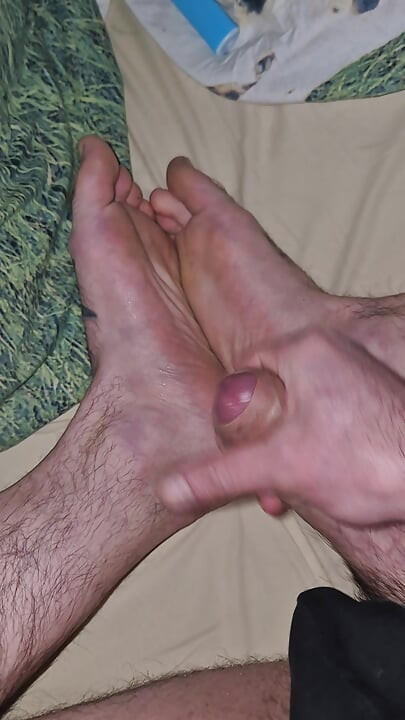 أنا على القدمين