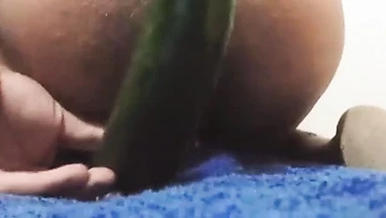 Eşcinsel arab sikme ile salatalık göt deliği
