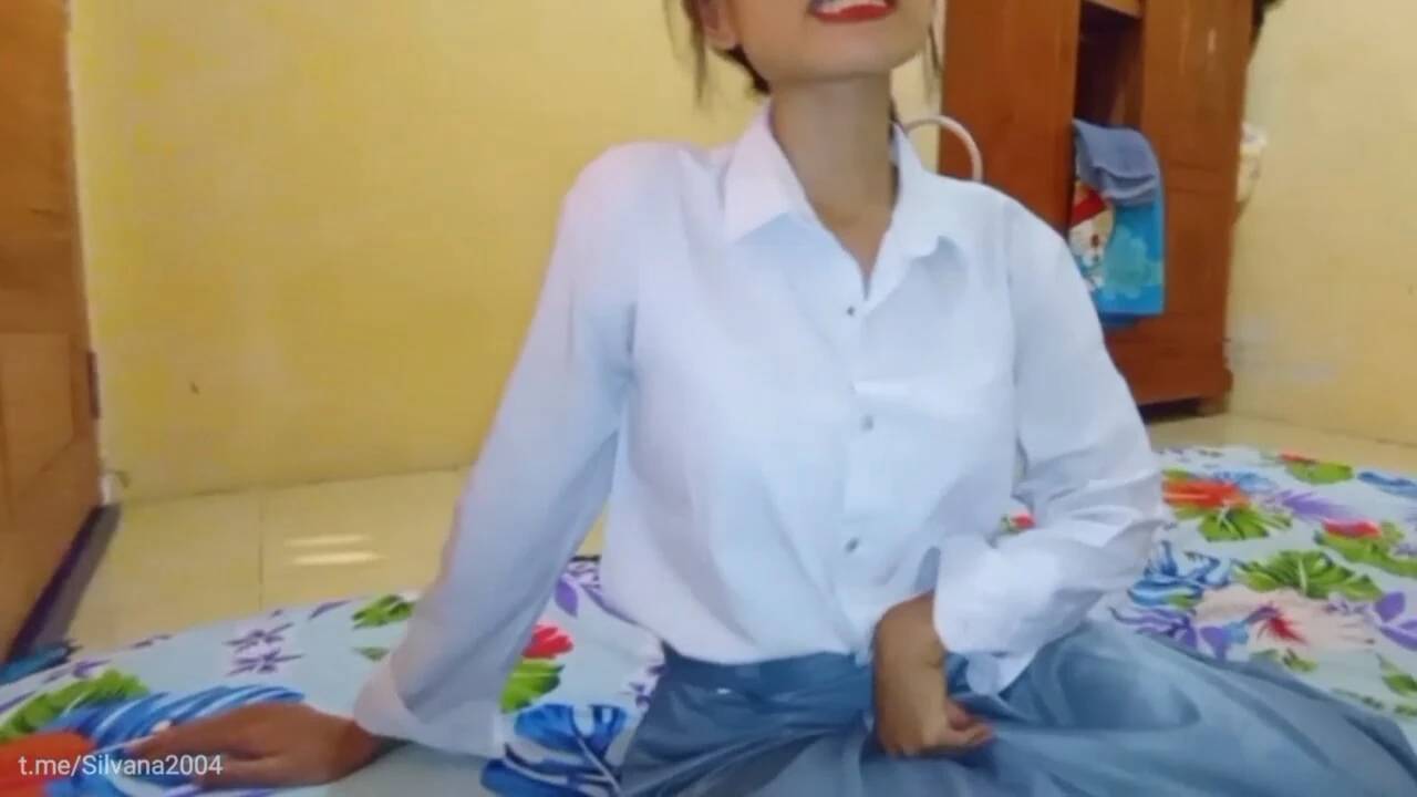 Silvana apni sauteli bahnon se skool jane ke lie kahti hai lekin ant men pyar karti hai
