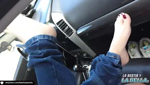 Arabada açık havada seks zengin bir anal dölleme!