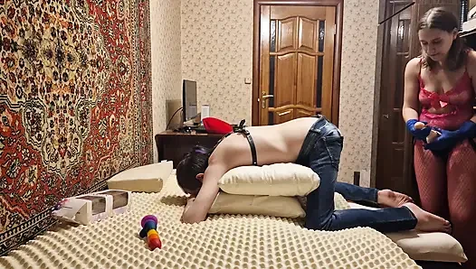 Анастасия Госпожа страпоном раба-сисси подчинения в домашнем любительском видео Sasha Earth