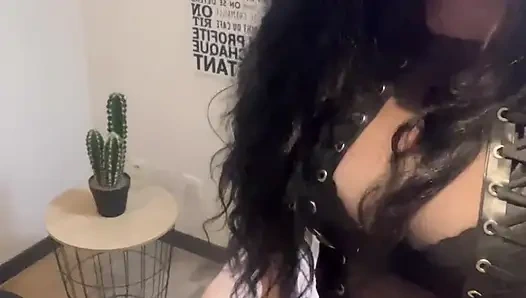 Tracht Prügel, eine Strafe, die seinen Fehlern entsprach...