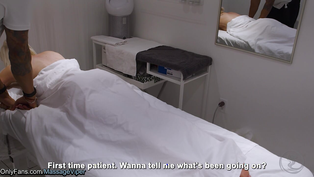Sexy Female Massage Client Flashing Her Pussy to the Therapist