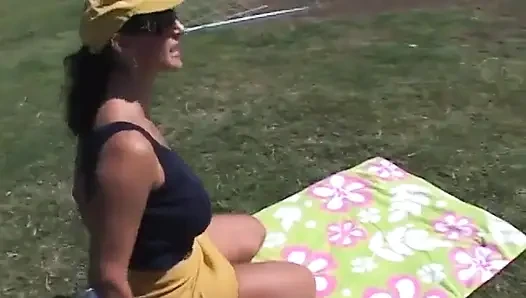 Büyük doğal memeli güzel sürtük sikişiyor