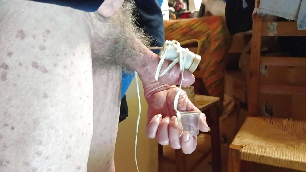 Gay mature cumshot with vibrator, with slow motion video and time-lapse video.