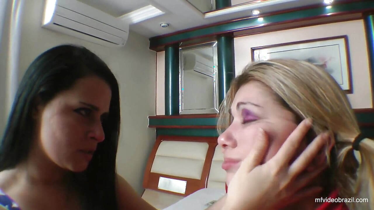 Sărută-mă adânc și tare - dominare lesbiană de top