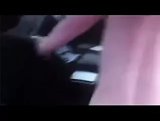 操他的朋友在车里的继母