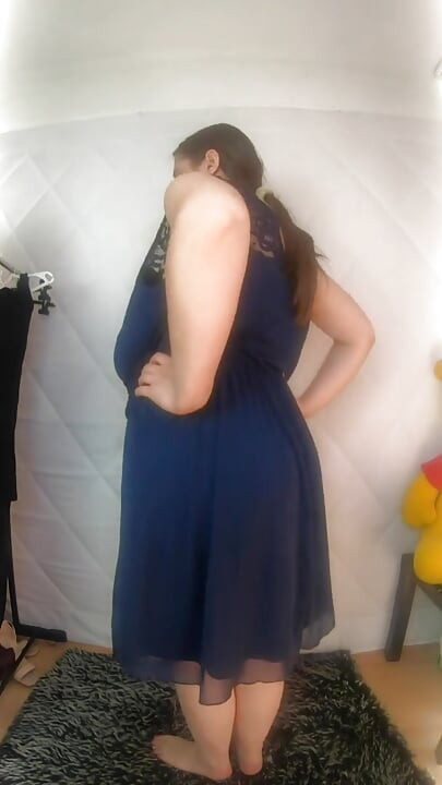 कपड़े आजमाना बिना सेंसर किया हुआ