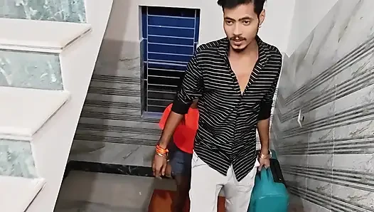 Indian Bhabhi Caught Having Sex with a Foreign Guy in a Hotel and Her Video Went Viral