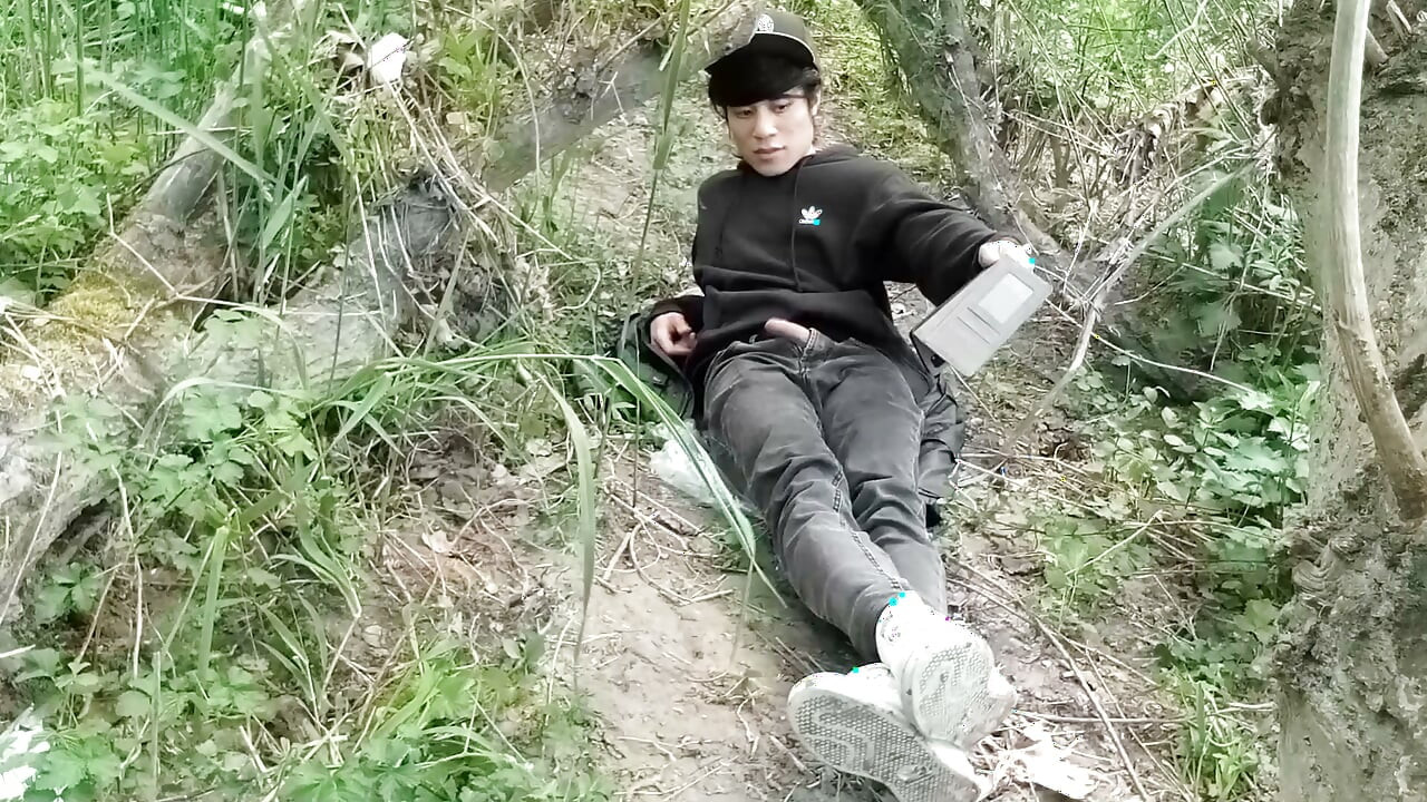This gay twink sticks his cock through his fly to jerk off outside