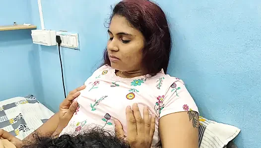 Tekan payudara dengan romansa jilat memek di rok