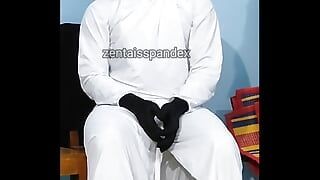 Zentai crossdresser burqa berhijab bertopeng mengunjungi rumah majikan