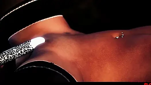 Holly Kiss ve Hannah Shaw amcığını bir kadına kullanıyor