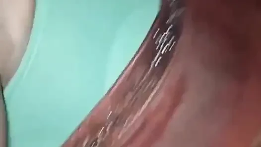 Ich habe meine Stiefmutter als frischgebackene Braut gefickt und sie zum Spritzen gebracht