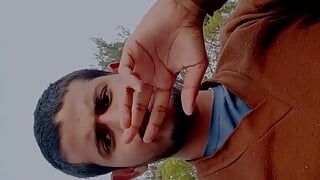 Рискованный индийский паренек на улице, обнаженная видео