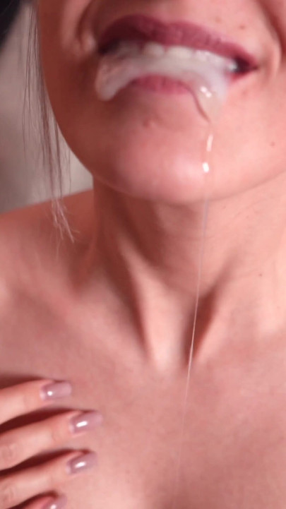 9 ยิงน้ําเงี่ยนสําหรับลิ้นโลภของฉัน - คลิปสั้นแตกในปาก คลิป 1