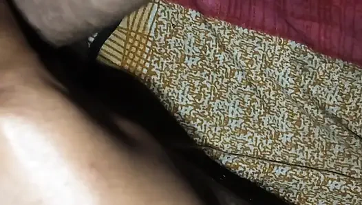 Desi Bhabhis Hintern trifft