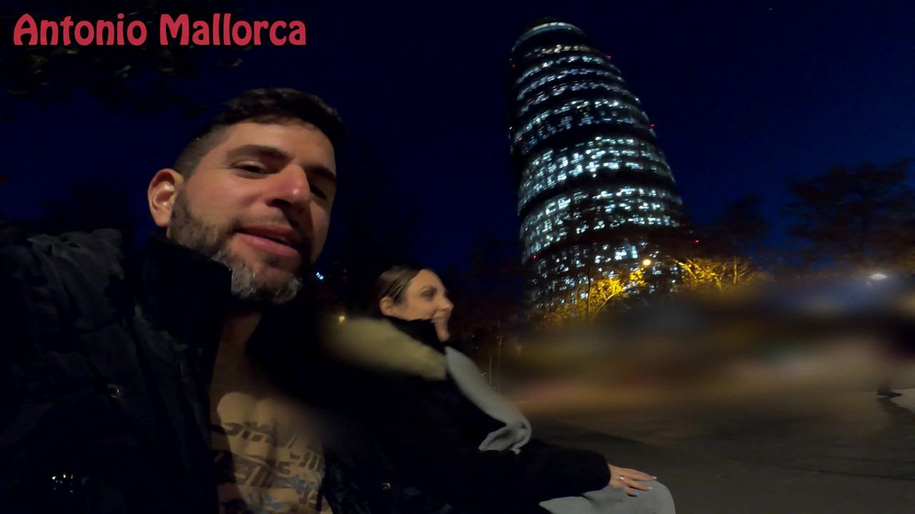 在我丢了airbnb后，热辣的大屁股西班牙人邀请我去她的酒店房间