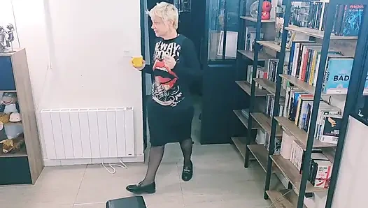 Olgun MILF vajinamla çalışmak ya da dildo arasında seçim yapmak zorundaydım