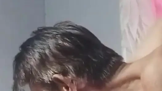 Onun daha eğlenceli ang burada yatakta çok fazla sikişiyor