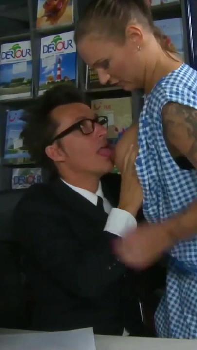 Powerful moment from "Hamburger Putzfrau im Reisebuero zum sex benutzt"