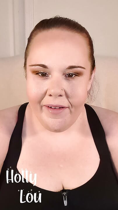 A esposa envia os teus desejos de sissy à Mistress Holly para um treino de sissy adequado