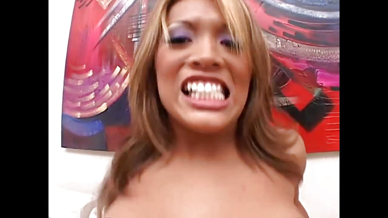 عاهرة مجنونة تريد زبا كبيرا وصلبا