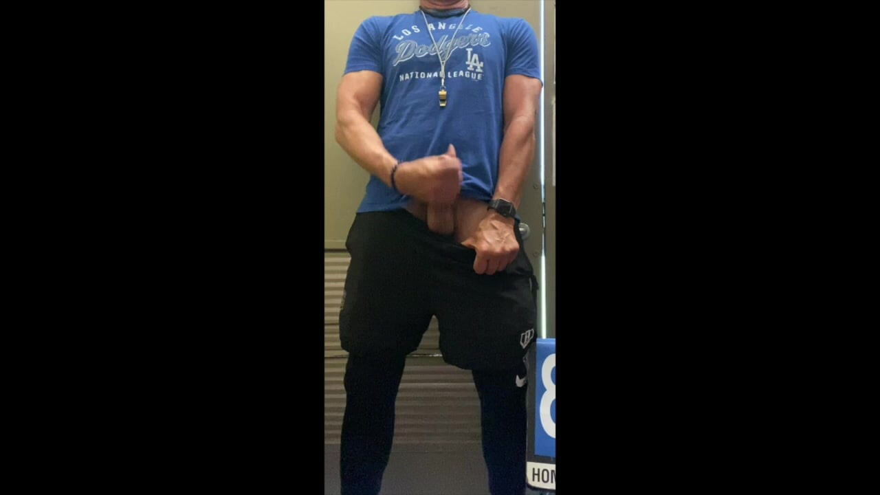 JockDad87 masturba outra carga entre as aulas