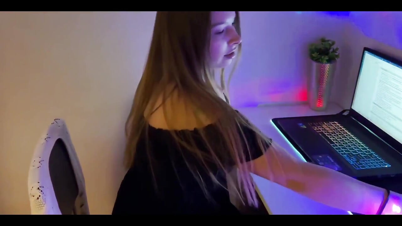 O kadar sevimli ki onu sikiyorum