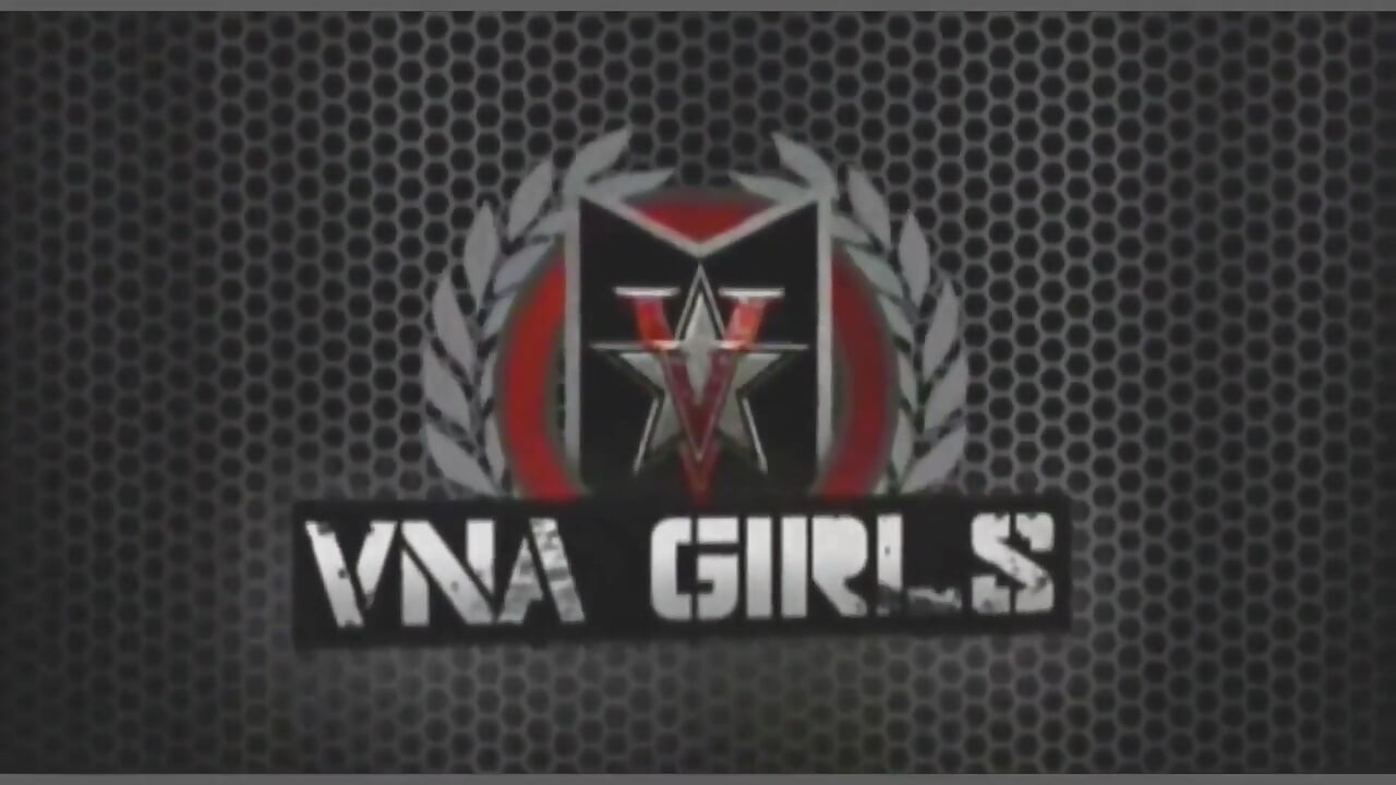 Η Jenna και η Penny λατρεύουν να φιλιούνται!