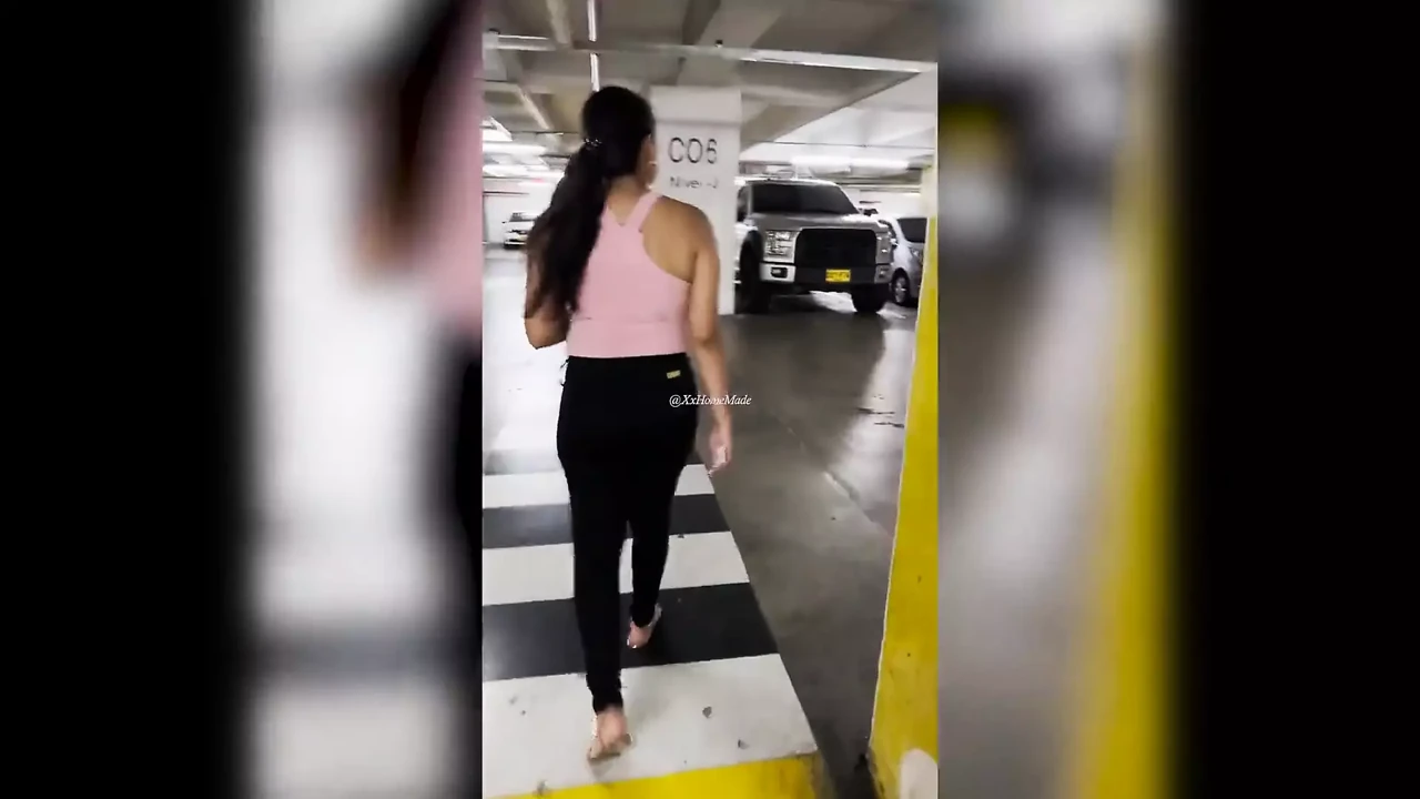 I Helped This Unknown Girl Find Her Car in the Parking Lot and You Can't Imagine How She Thanked Me!